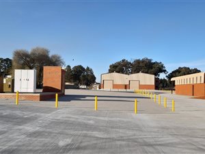 920 m² Industrial space in Van Dyk Park