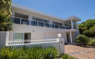 5 Bedroom House in Erinvale Estate