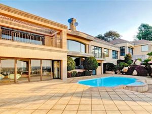 5 Bed House in Floracliffe