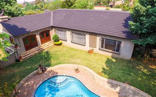 5 Bedroom House in Constantia Park