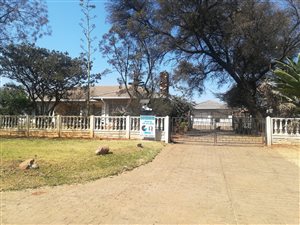 4 Bed House in Rhodesfield