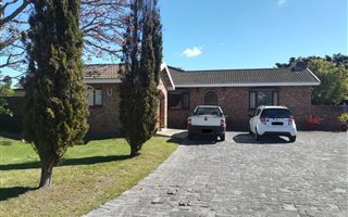 4 Bedroom House in Kamma Park