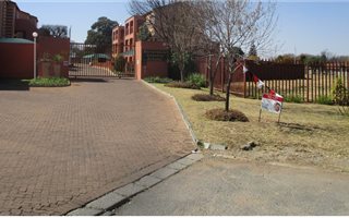 3 Bedroom Apartment in Farrarmere