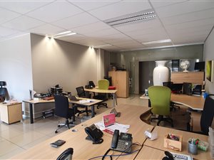 80 m² Commercial space in Fourways
