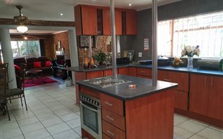 4 Bedroom House in Dersley