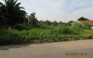 904 m² Land available in Dersley