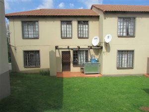 2 Bedroom Flat in Roodepoort West