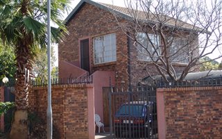 Bachelor apartment in Newlands