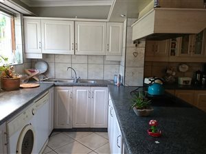 3 Bed House in Panorama