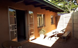 1 Bedroom Garden Cottage in Moregloed