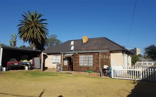 3 Bedroom House in Rhodesfield