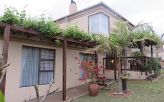1 Bedroom Apartment in Hartenbos Heuwels