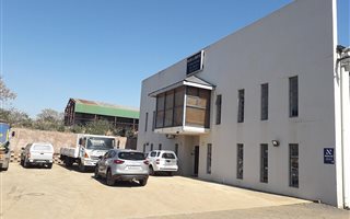 120 m² Industrial space in Shortts Retreat