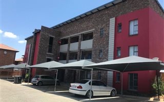 2 Bedroom Apartment in Rooihuiskraal