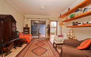 2 Bedroom House in Kirstenhof