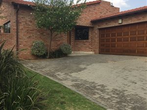 3 Bed Cluster in Honeydew Manor