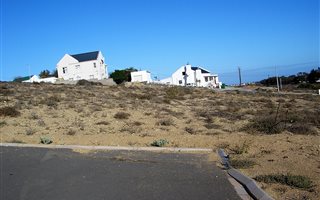 593 m² Land available in Da Gama Bay