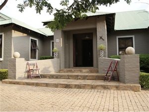 3 Bedroom House in Kosmos