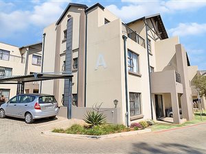 3 Bed Apartment in Ruimsig
