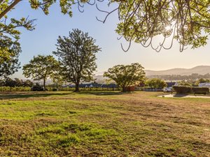 904 m² Land available in La Pastorale