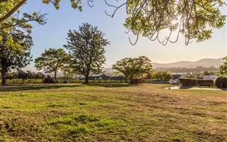 904 m² Land available in La Pastorale