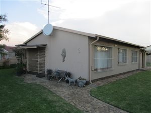 3 Bed House in Dewalt Hattingh Park