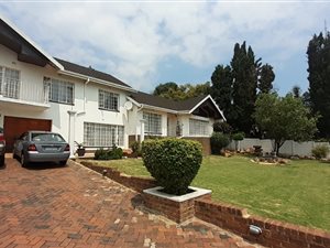 4 Bed House in Whitney Gardens