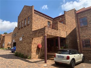 220 m² Office Space in Weltevreden Park