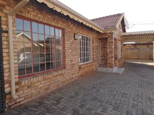3 Bed Cluster in Rensburg