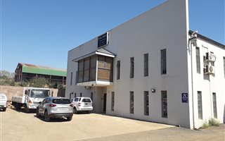 1800 m² Industrial space in Shortts Retreat