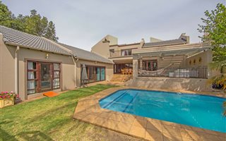 6 Bedroom House in Fourways Gardens