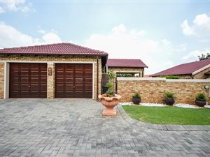 3 Bed Townhouse in Kyalami Hills