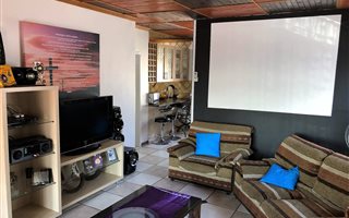4 Bedroom House in Sonheuwel
