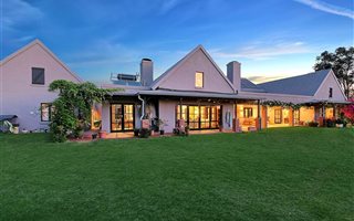 4 Bedroom House in Waterfall Equestrian Estate