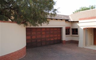 3 Bedroom Cluster in Midstream Estate