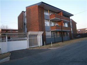 2 Bed Apartment in Florida Lake