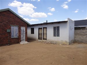 2 Bed House in Lakeside