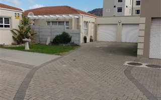 3 Bedroom House in Costa Da Gama