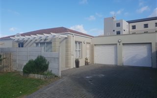 3 Bedroom House in Muizenberg