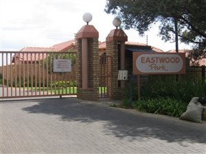 2 Bed Townhouse in Magalieskruin