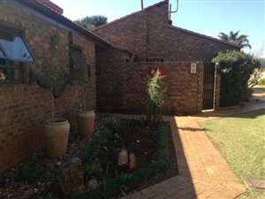 3 Bed Apartment in Weavind Park