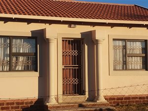 2 Bed House in Hyde Park