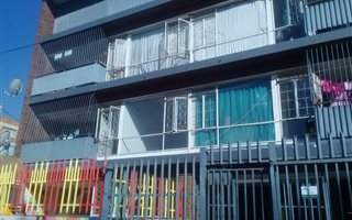 Studio Apartment in Yeoville