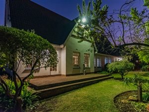4 Bed House in Roodekrans