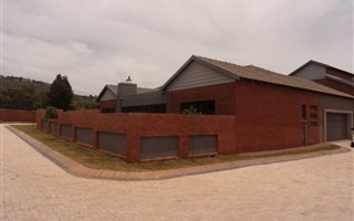 3 Bedroom Simplex in Ruimsig