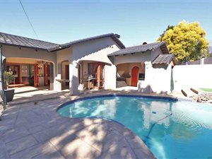 4 Bed House in River Club