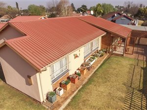 3 Bed House in Edelweiss