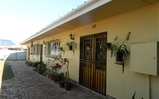 4 Bedroom House in Vredendal