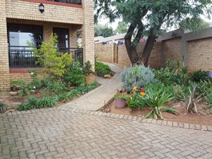 2 Bedroom Apartment in Monument