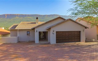 4 Bedroom House in Magalies Golf Estate